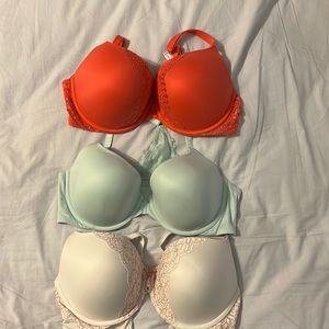 3 EUC Victoria’s Secret bras.